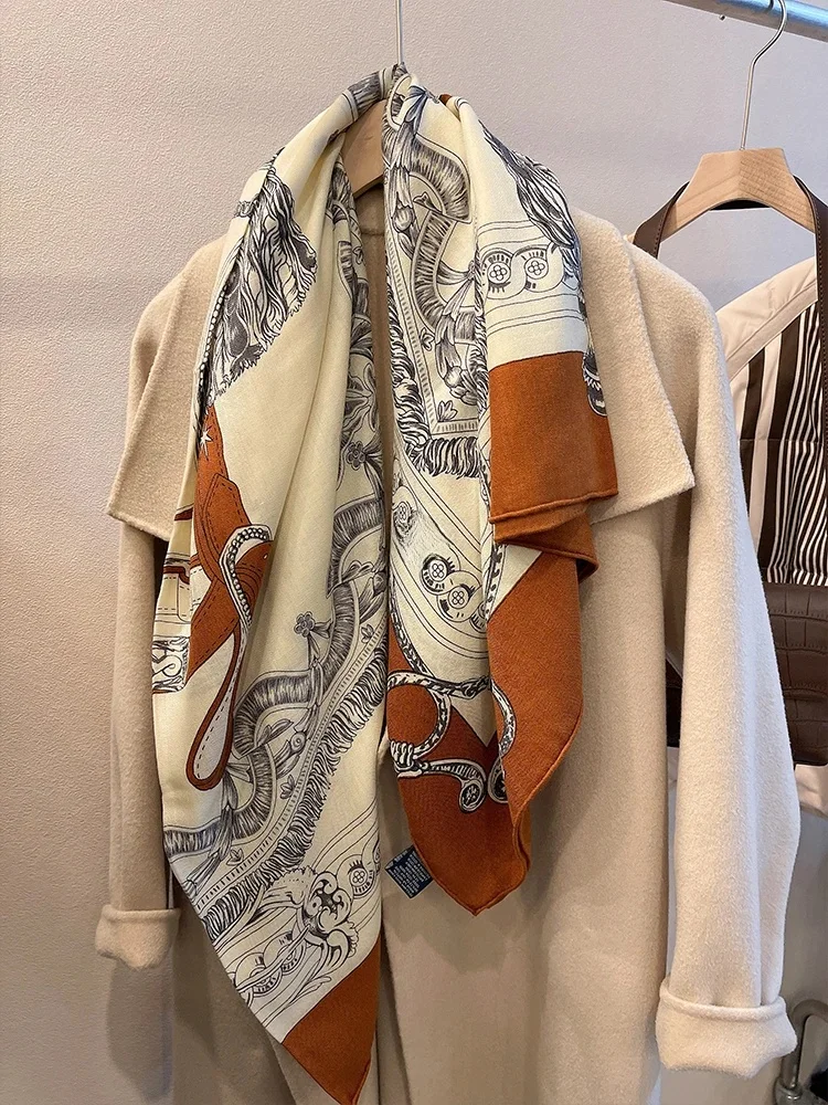 Szal z mieszanki wysokiej jakości wełny (70%) i jedwabiu (30%), ręcznie obszywane brzegi, 140*140 cm, pashmina, 55''x55'', narzutka, ciepły koc zimowy. — zdjęcie 2