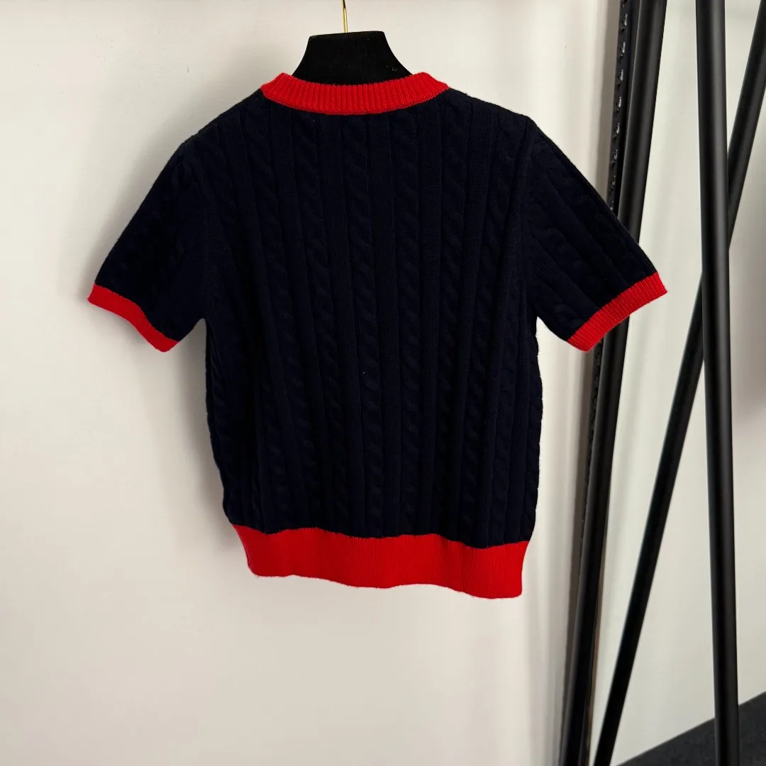 

Новинка 2023 года и осень, полуоткрытая трикотажная рубашка с короткими рукавами и лацканами на пуговицах для повседневного использования и универсального использования