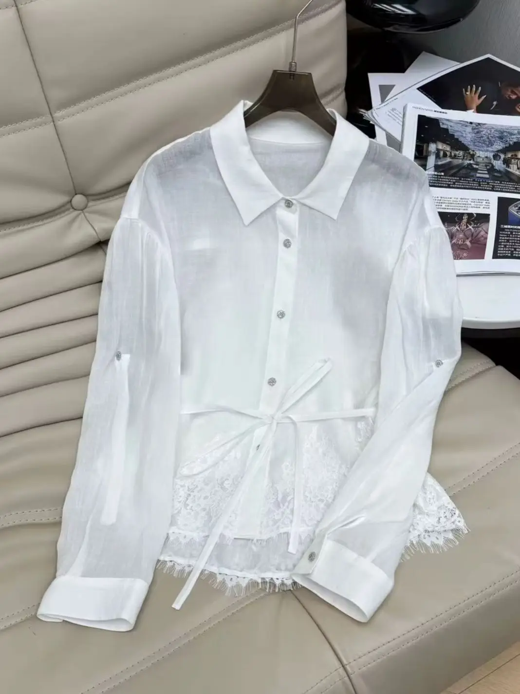 

Elegant white shirt with exquisite lace splicing and waist tie design