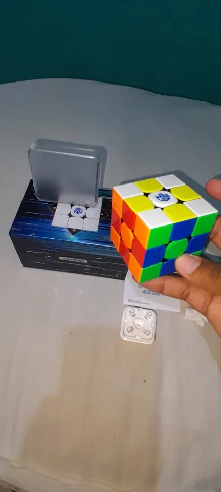 Customer photo for MagLev Sprint Magnetic Speed Cube – GAN V100 MagLev UV — Gearfinch