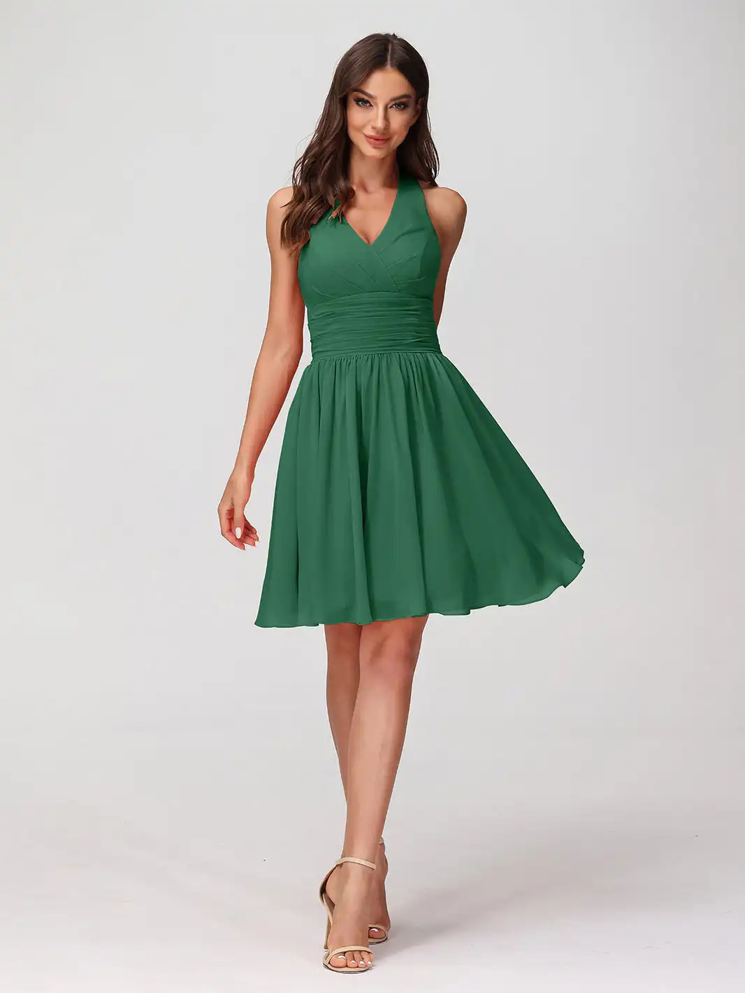 

Classic Halter V Neck Short Chiffon Bridesmaid Dresses A-line Sleeveless Ruched Wedding Cocktail Dresses Pleated Evening Gowns