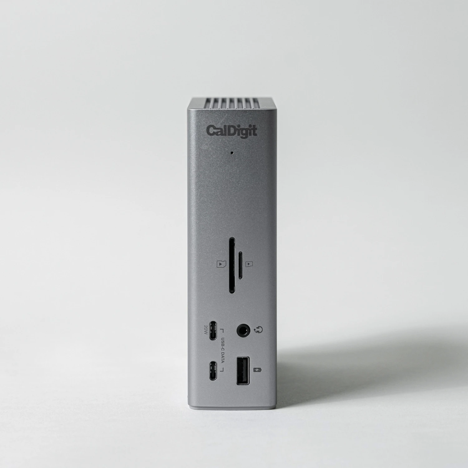 CalDigit TS4: 고성능 듀얼 모니터 지원, 프로급 작업에 최적화된 USB-C 확장기