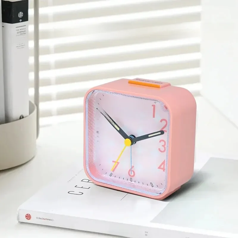 1pc eenvoudig nachtlampje kleine wekker, nachtkastje met snooze-functie huishoudelijke creatieve plastic quartzklok - afbeelding 2