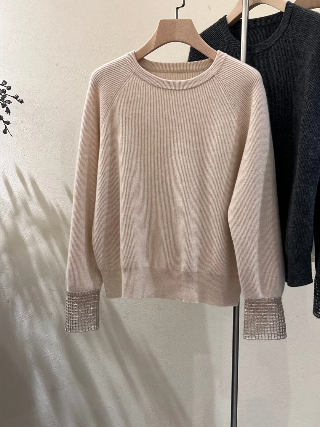 Casual exquisitely decorated cashmere pullover