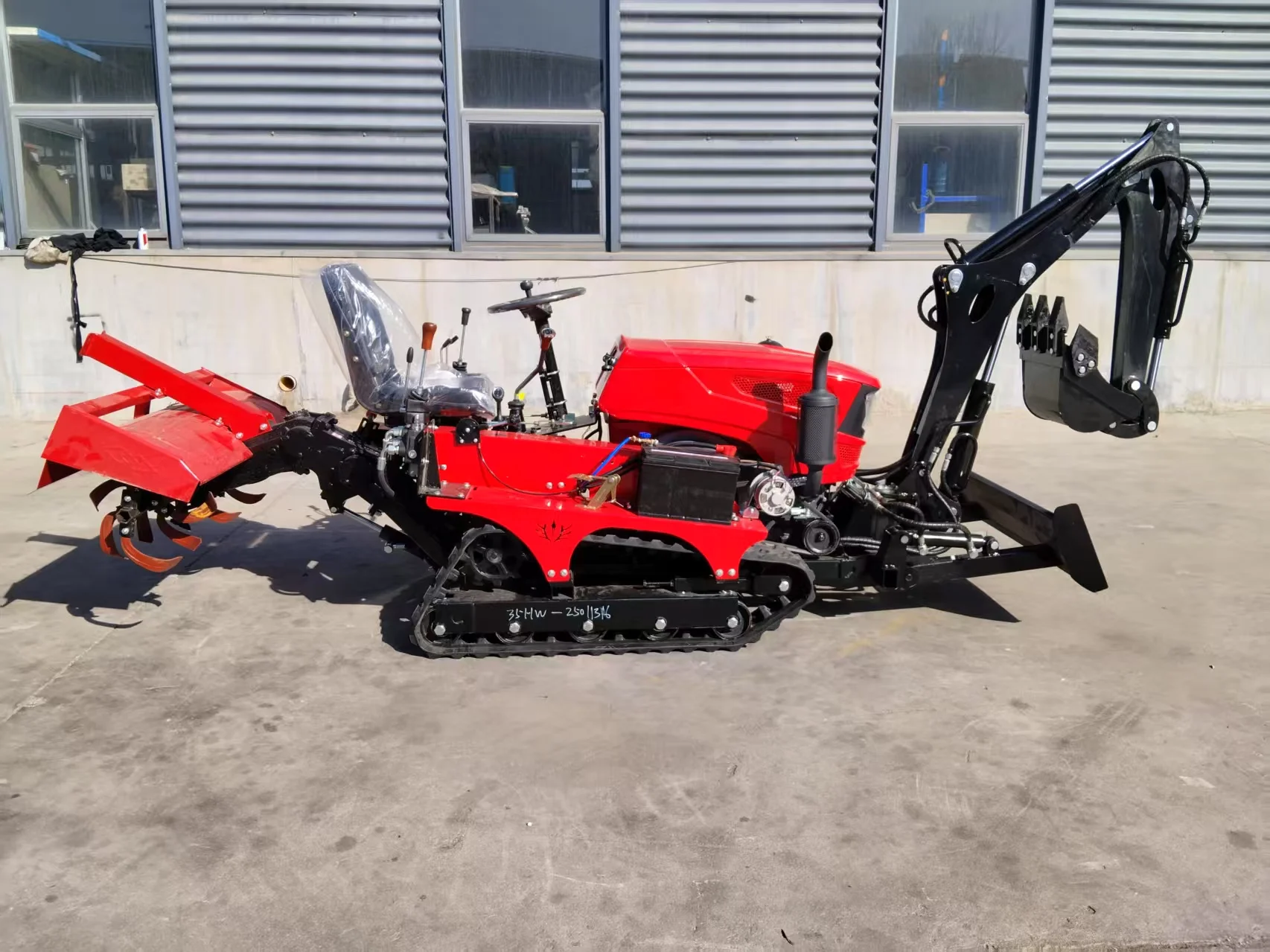 Customized Agricultural Crawler Tractor 35HP Compact Crawler Tractor Cultivator with Digger