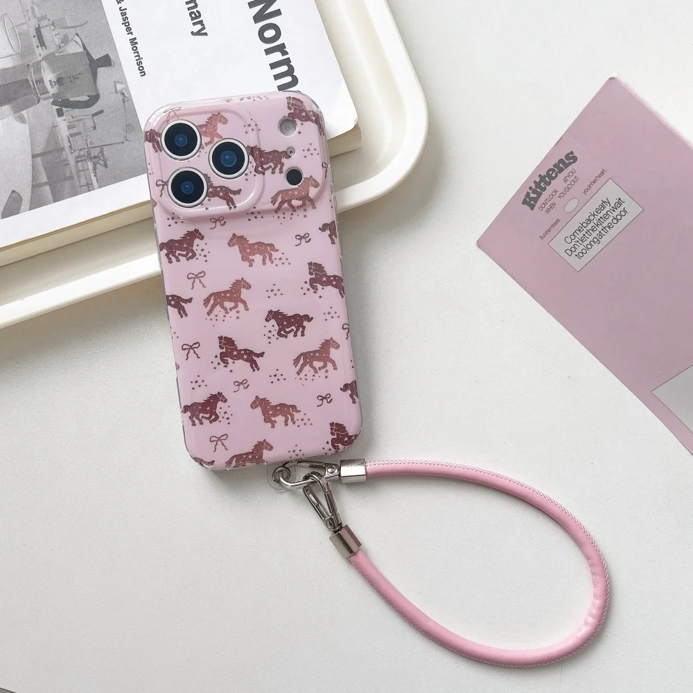 Casing ponsel gaya kuda poni lucu berwarna merah muda yang berkilau, cocok untuk iPhone 15 14 16 17 Pro, modis, tahan benturan, dan anti jatuh.