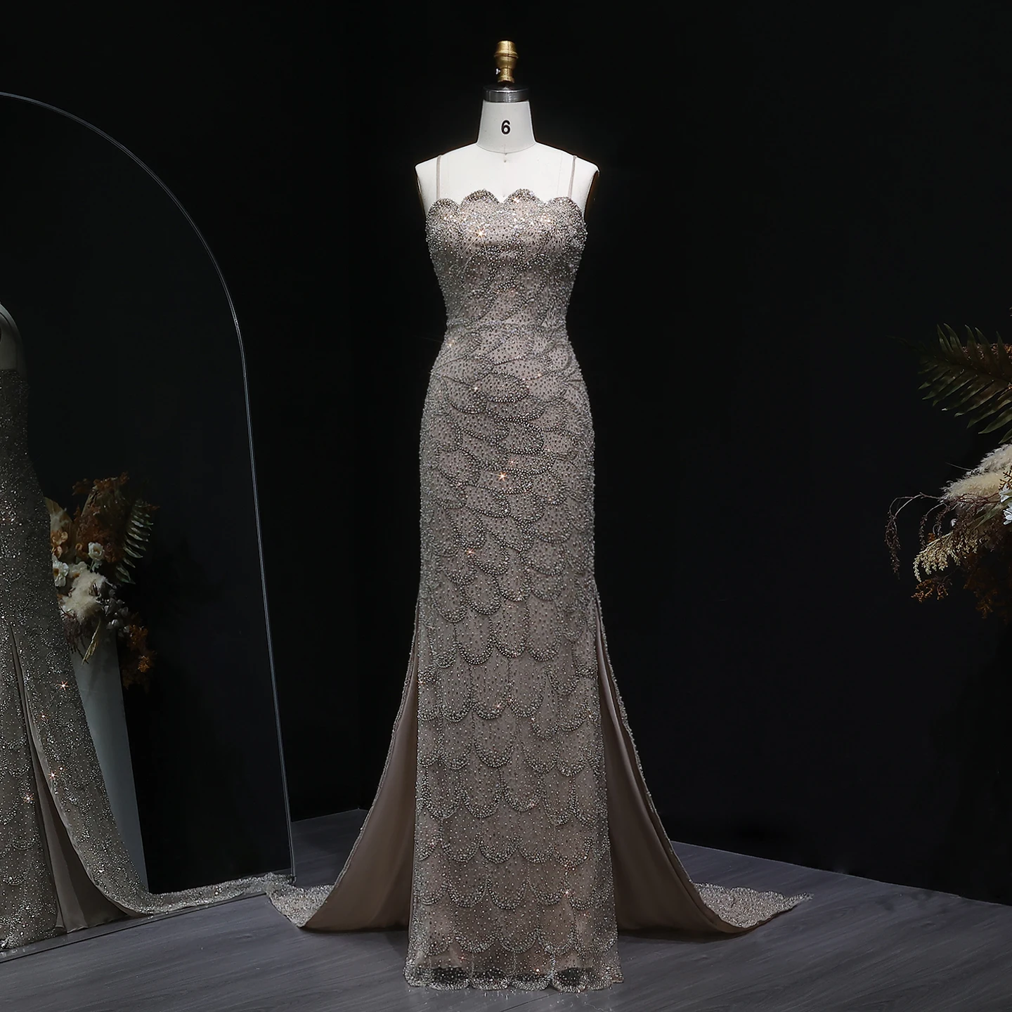 Sharon Said: Atemberaubendes smaragdgrünes trägerloses Meerjungfrauen-Abendkleid, langes arabisches Verlobungs-, Hochzeits- und festliches Partykleid SS601, maßgeschneidert. – Detail 19