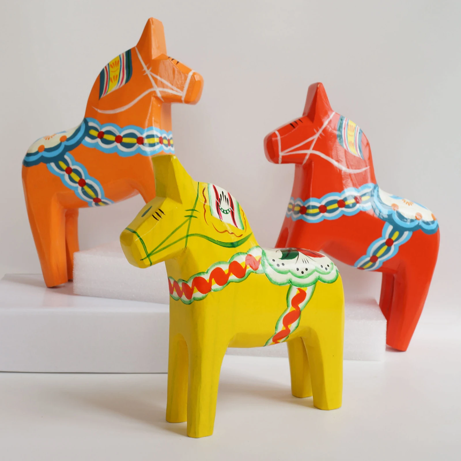 Wood Swedish Dala Horse Creative Souvenir Handicraft Animal Sculpture Ornament for Shelf Cabinet Living Room Home Decor Gift
