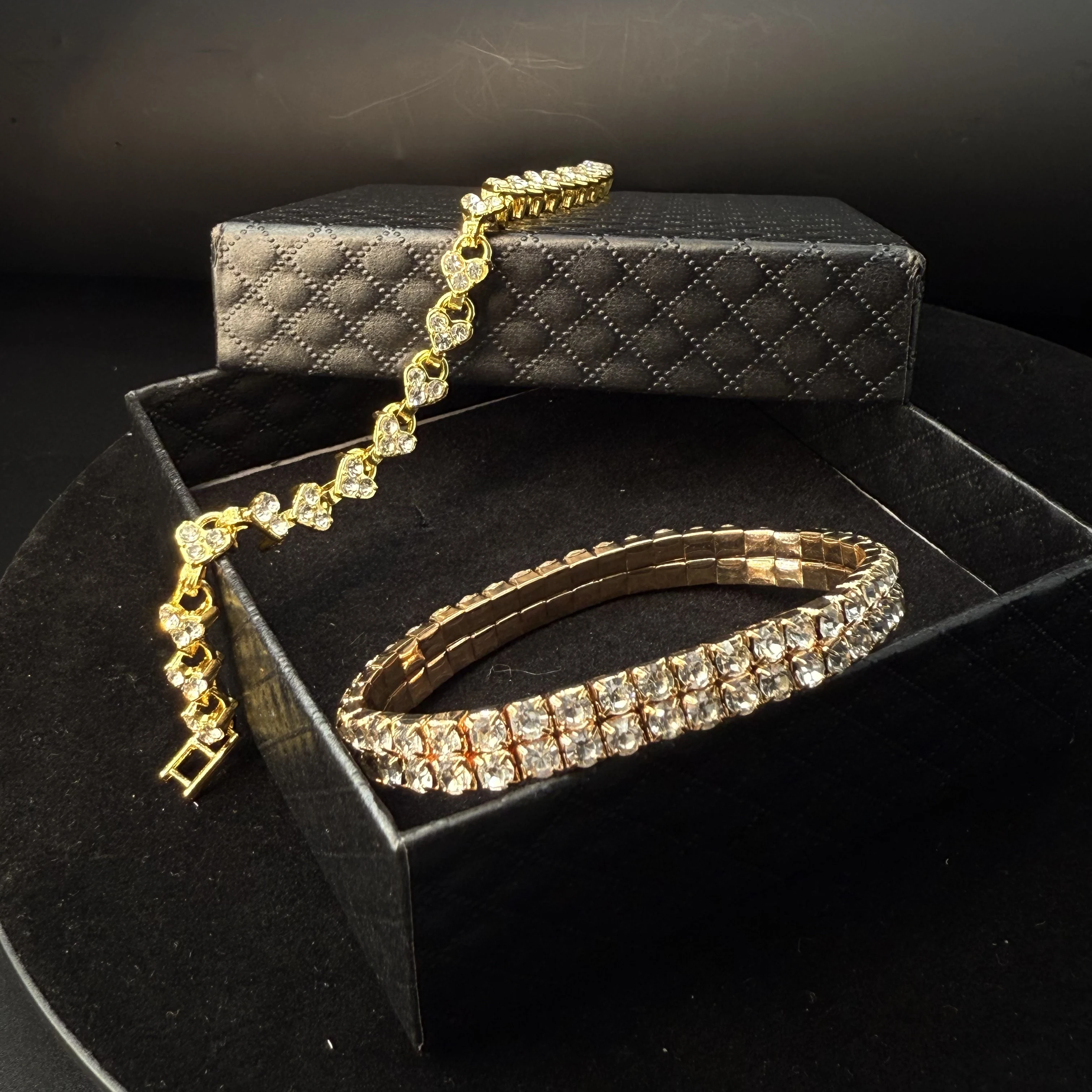 طقم سوار نسائي مكون من قطعتين سوار على شكل قلب + سوار زركونيا مزدوج الصف. أسلوب الحد الأدنى. مثالية لهدايا الهالوين #1