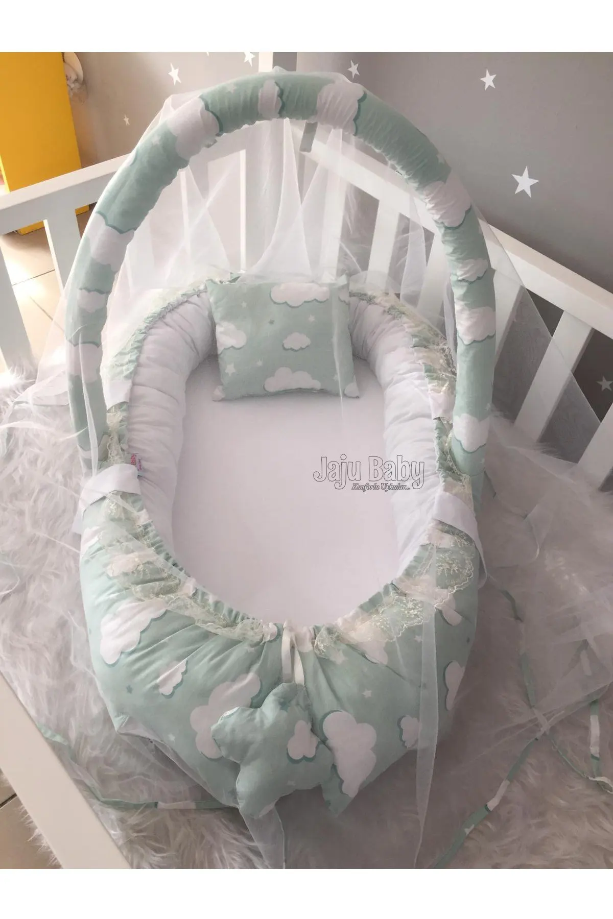 Handmade Green Cloud Patterned Mosquito Net and Luxury Design Babynest with Toy Hanger