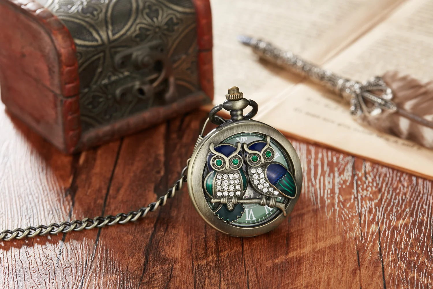 Charming Diamond-encrusted Luxury Owl  Handicraft Artwork Hollow mechanical Pocket Watch Necklace Sweater Pendant Chain Clock