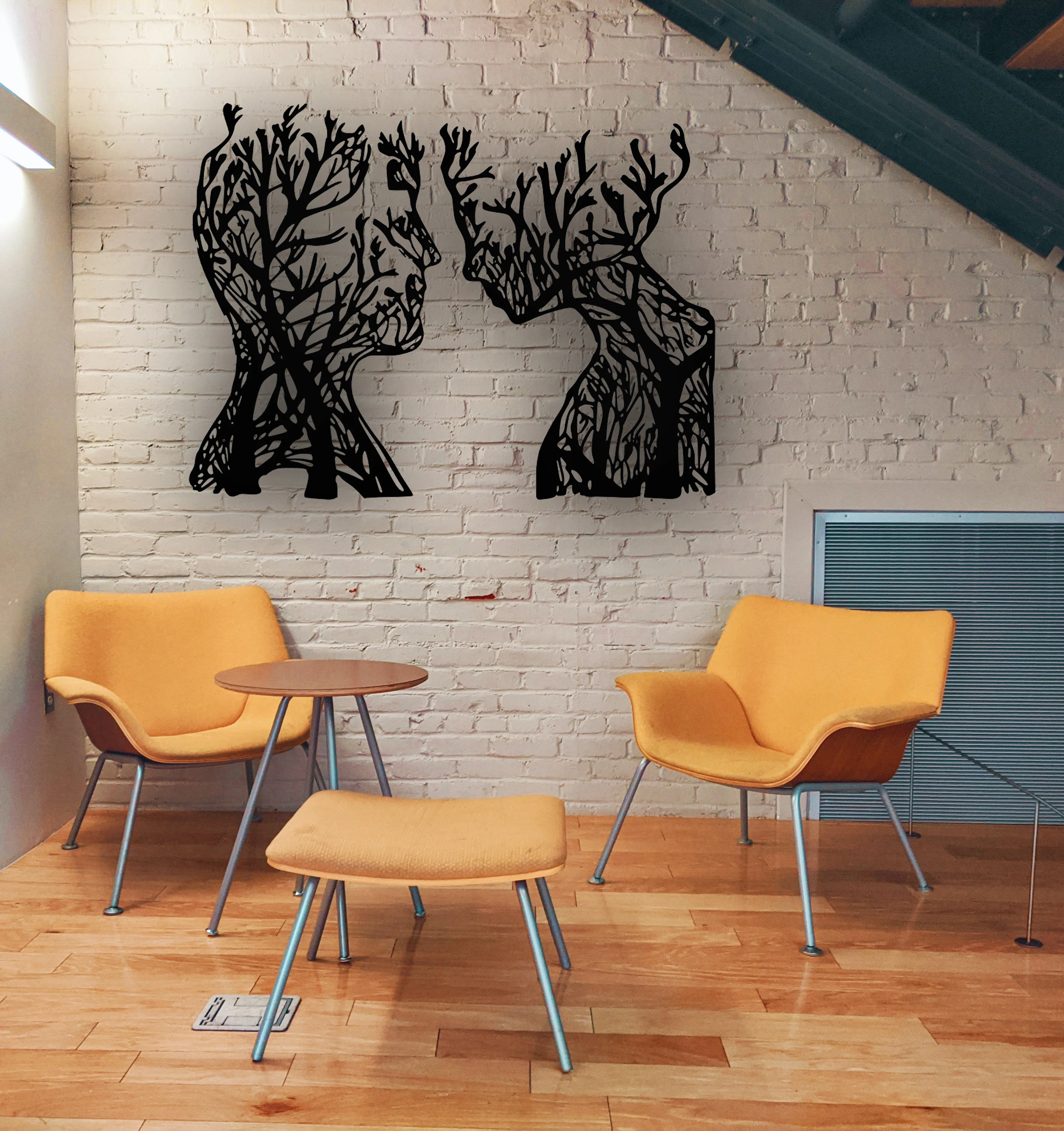 האם עץ אבסטרקטי הוא הבחירה הנכונה למטבח שלך? תצפית מפורטת על עץ פנים מתכת