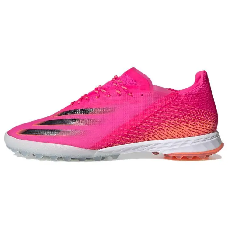 أفضل حذاء كرة قدم للعب في الملاعب الاصطناعية: adidas X Ghosted.1 TF Shock Pink – تجربة حقيقية من لاعب محترف