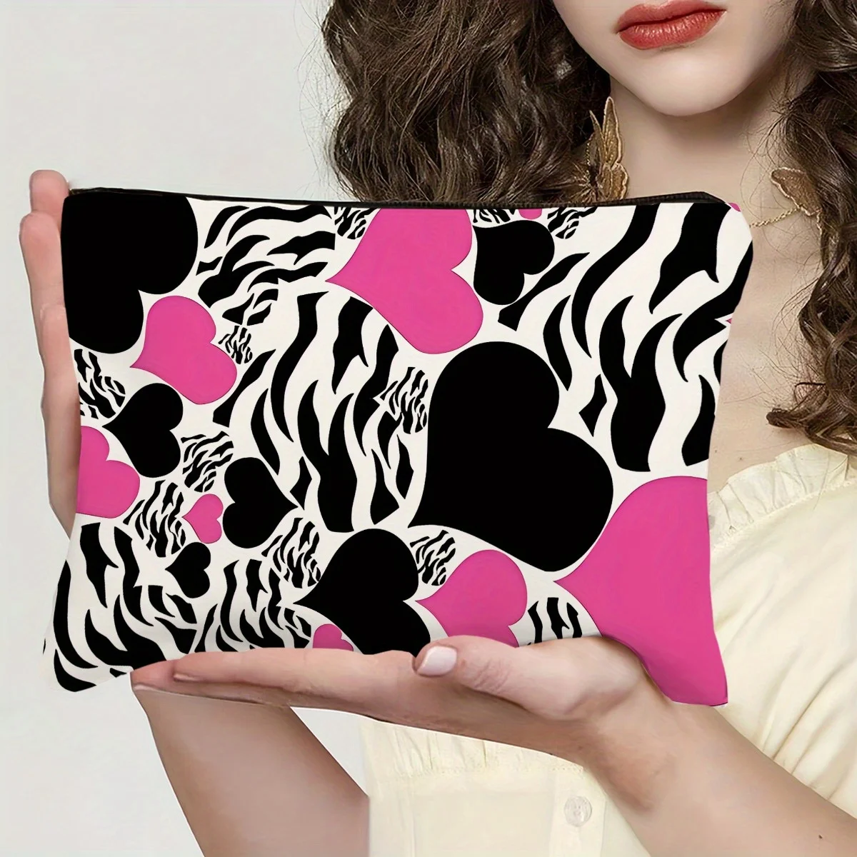 1Pc Pink Zebra Print and Heart-Shaped Retro Design Multifunctional Travel Makeup Bag, Snack Storage Bag, Stationery Storage Bag, Fashionable Toiletry Bag, Canvas Double-Sided Printed Portable Zipper Pouch