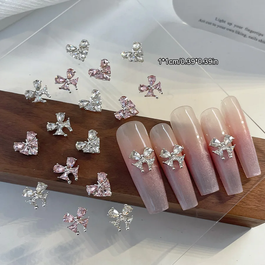 10 قطعة 0.39*0.39 بوصة الفاخرة أورورا بورياليس ندفة الثلج مسمار الفن الراين فراشة كبيرة والحب الماس الحب مجوهرات أظافر