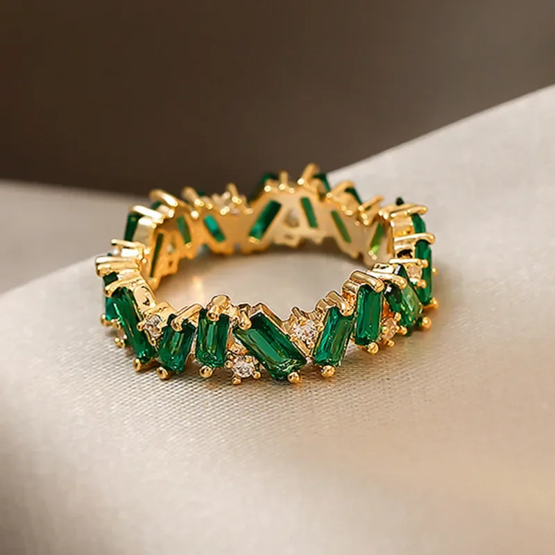 Huitan Chic Green CZ Pierścionek na palec dla kobiet w kolorze złotym Luksusowy temperament Akcesoria dla kobiet Codzienne noszenie Impreza Nowoczesna modna biżuteria — zdjęcie 2