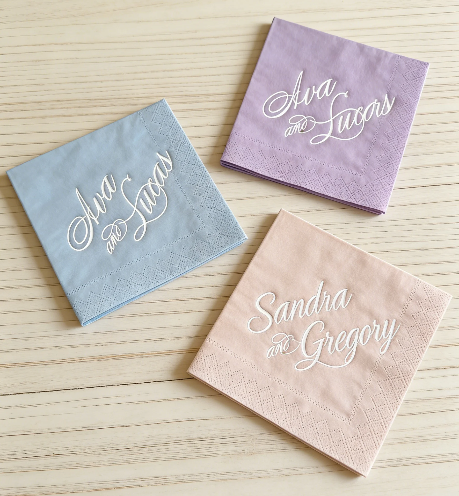 

50 шт. персонализированных свадебных салфеток с золотой фольгой, мягкие одноразовые салфетки из материала, похожего на лен, с индивидуальным дизайном