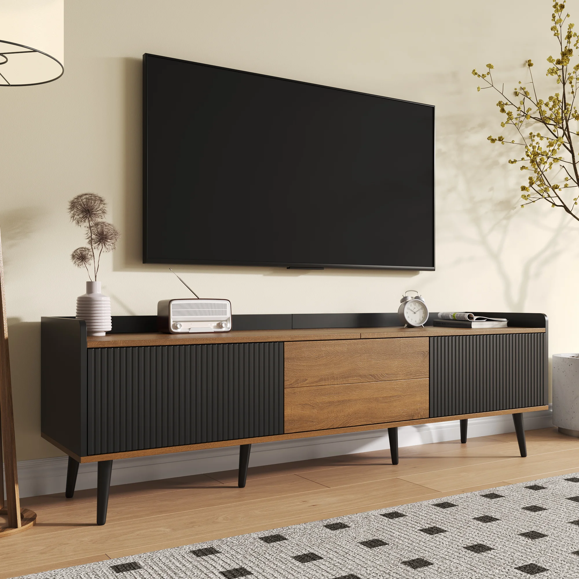 Armario para TV, mesa para TV, soporte para TV, armario de tres puertas. Construcción compacta. Acabado en madera negra y natural.