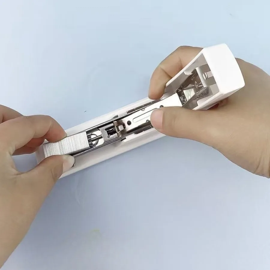 1 Piece White/pink Stapler, Ergonomic Design, Easy To Book, Ideal Choice for Students and Professionals, Easy To Carry