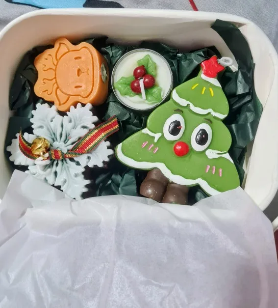 Scented Candle Lightweight Craft Aromatherapy Set Christmas Tree Candle Decor for Mother Family Birthday Fall Home Autumn photo review