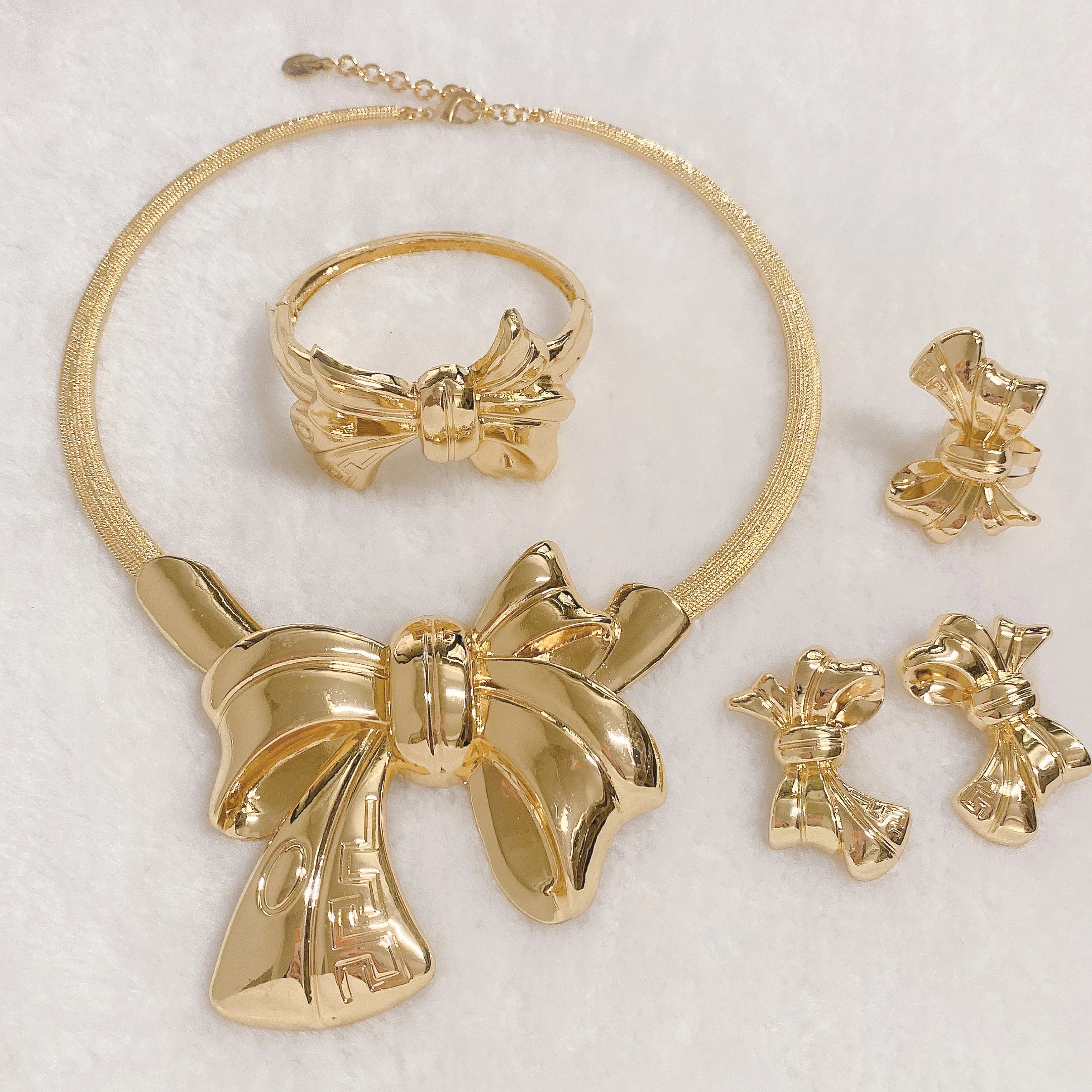 

Dubai Gold Jewelry Sets For Women Fashion Italian Gold Plated Necklaces Earrings Rings Wedding Party Jewelry Necklaces SYHOL