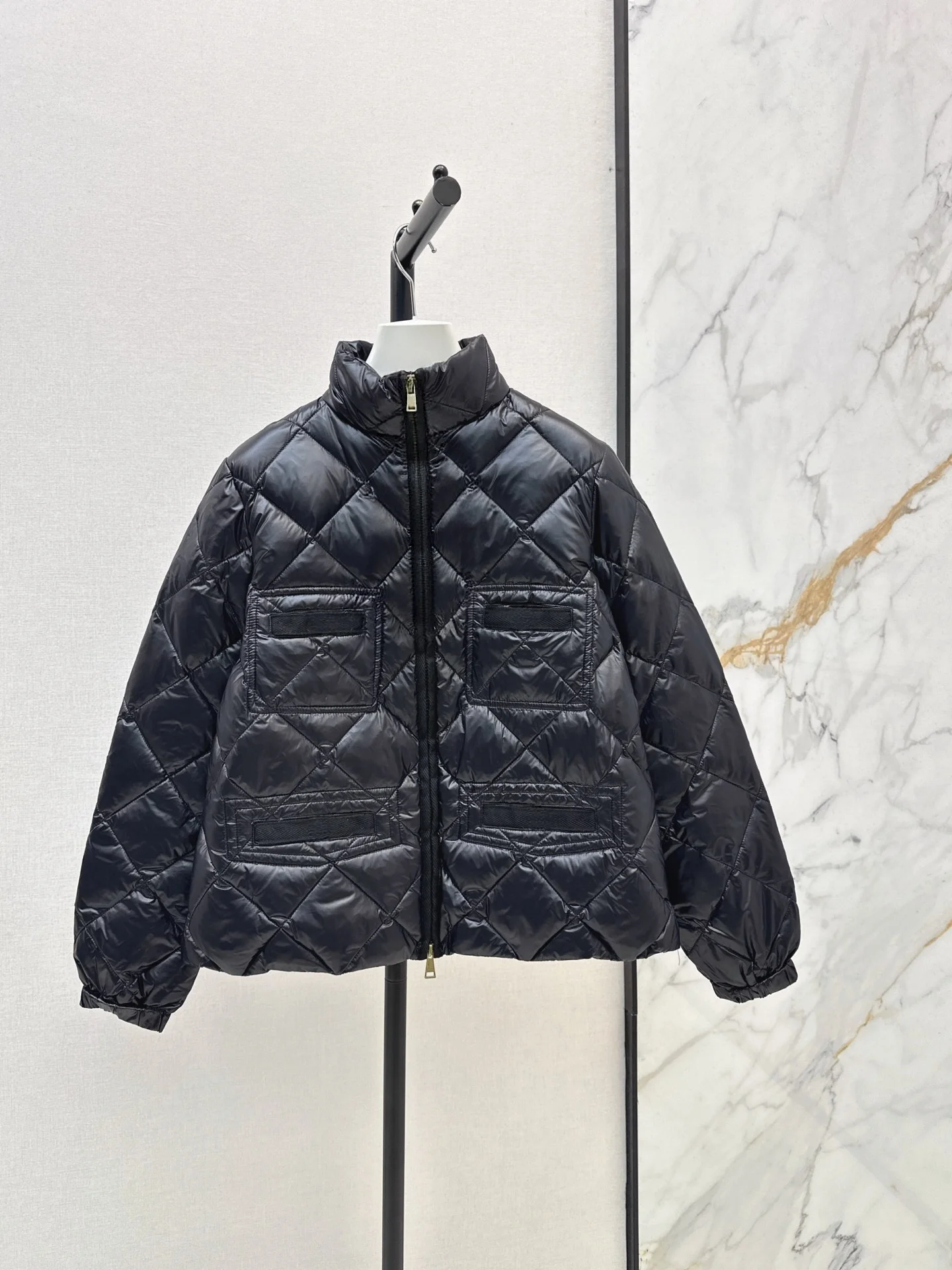 2026 Women Winter Diamond Quilted Stand Collar Multi-Pocket Light Jacket ZX7403