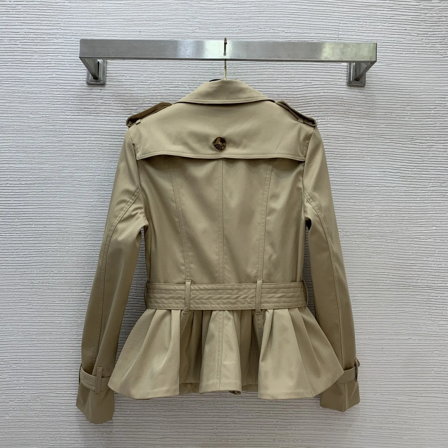 

Double Row Button Edge Splicing, Slim Fit and Slimming, Buckle Collar, Long Sleeved Jacket, Short Windbreaker 82