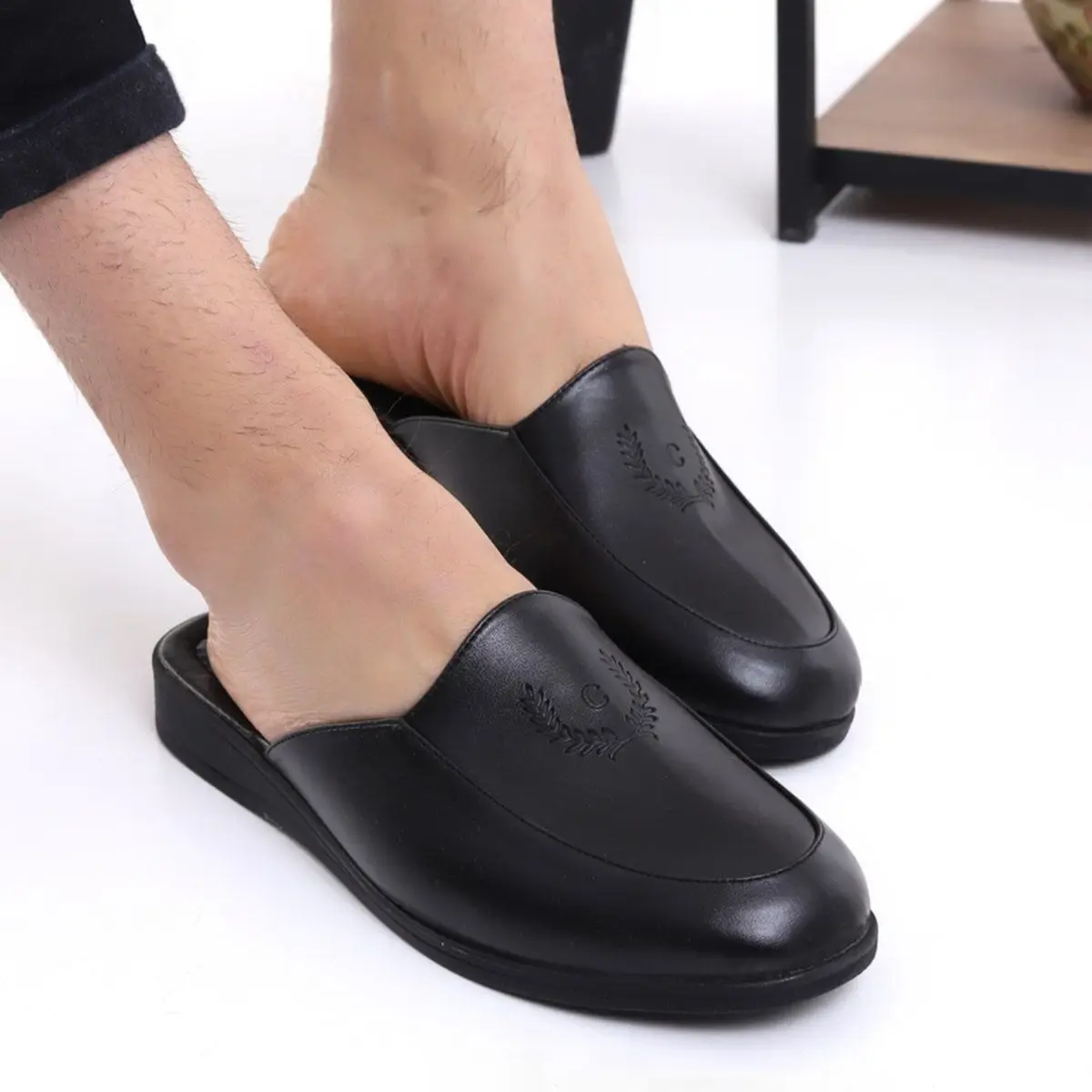 

Men's Leather Slippers Comfortable Stylish House Slippers Groom Slippers Anti-Slip Black Slippers for Dowry