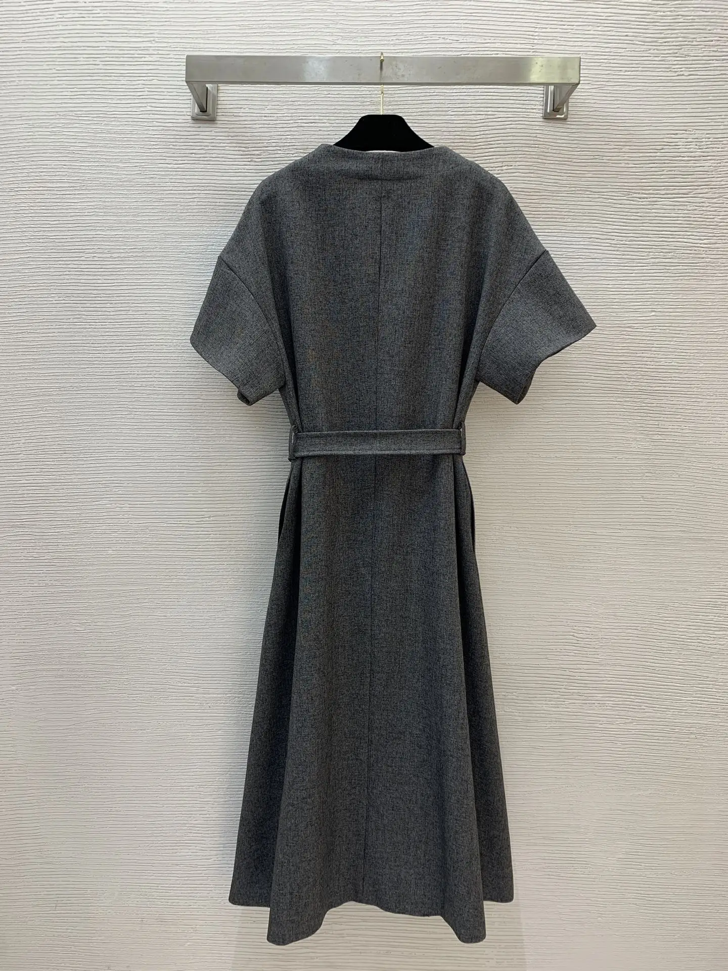 

Ladies' Short-Sleeved V-neck Dress With Hidden Button Waistband Cinched Waist Women's Clothing