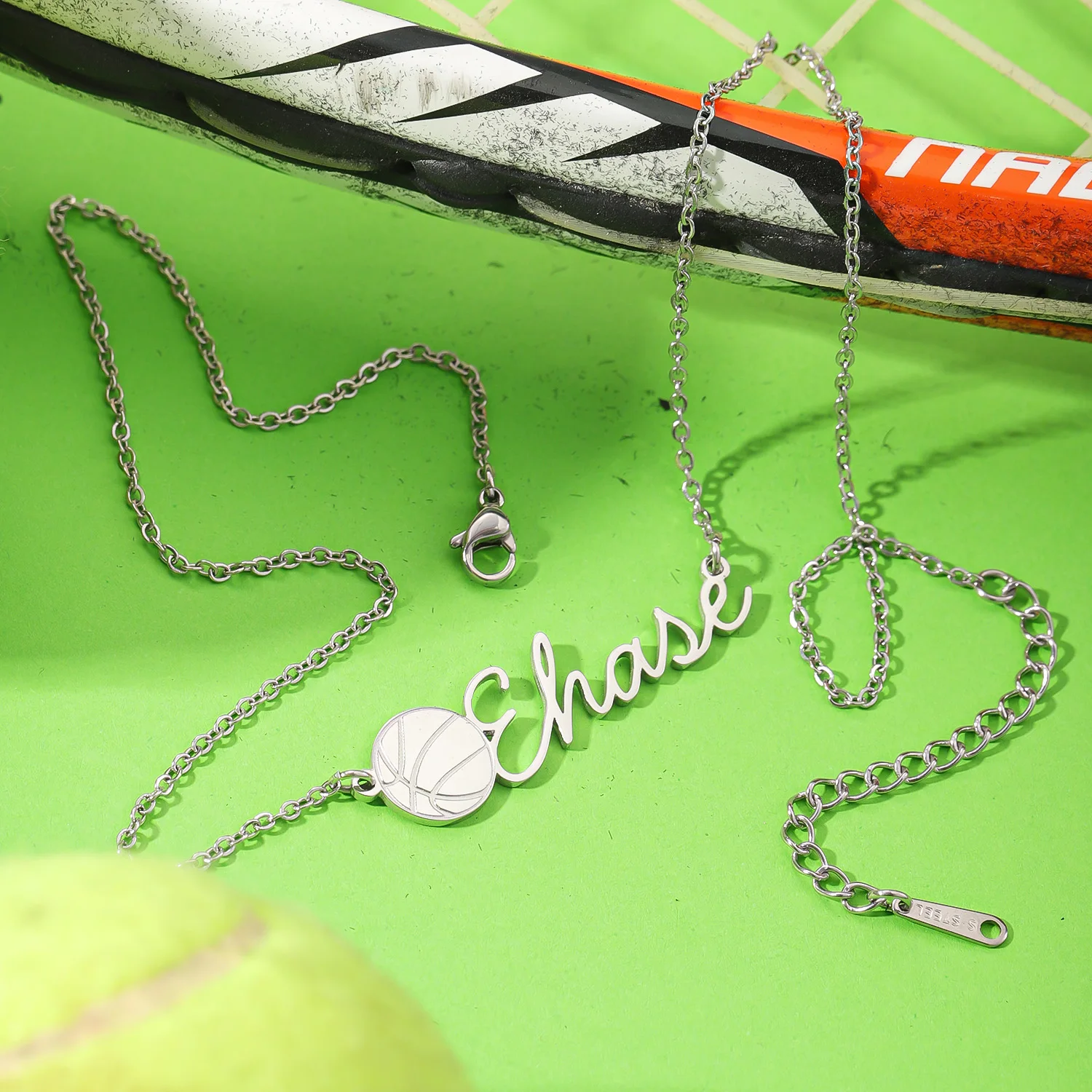 MYDIY ที่กําหนดเองบาสเกตบอลชื่อสร้อยคอสแตนเลสเครื่องประดับกันน้ําลึกแกะสลัก 18 พันทองส่วนบุคคลสําหรับชายของขวัญ