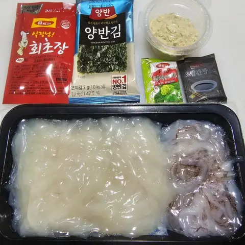 [푸디앤] 국산 생물 한치회 300g+콩가루,조미김,최장,와사비 간장 / 스킨포장으로 신선도 걱정없이 도착