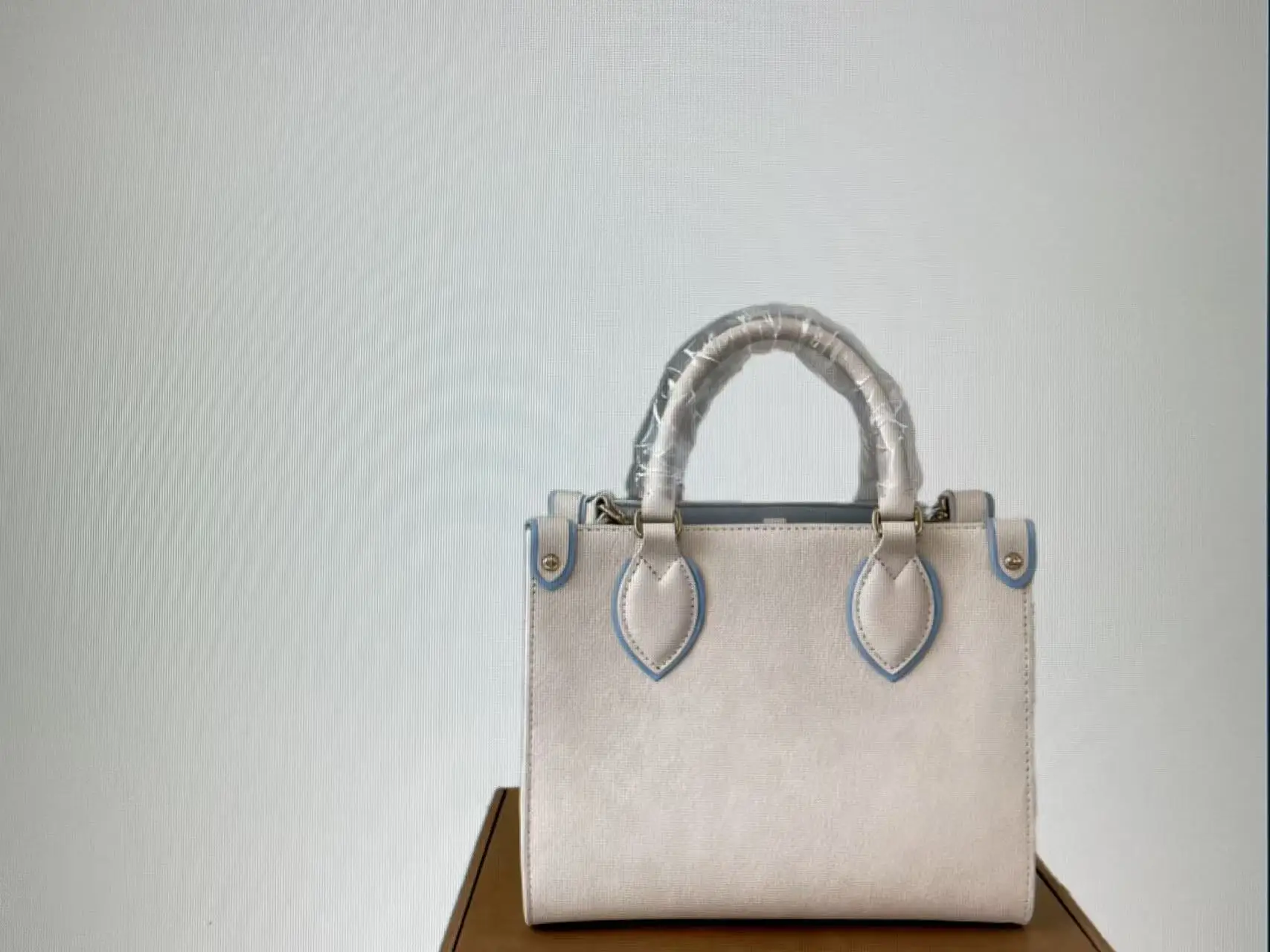 

2025 Новый дизайн Женская модная сумка 24*19 см