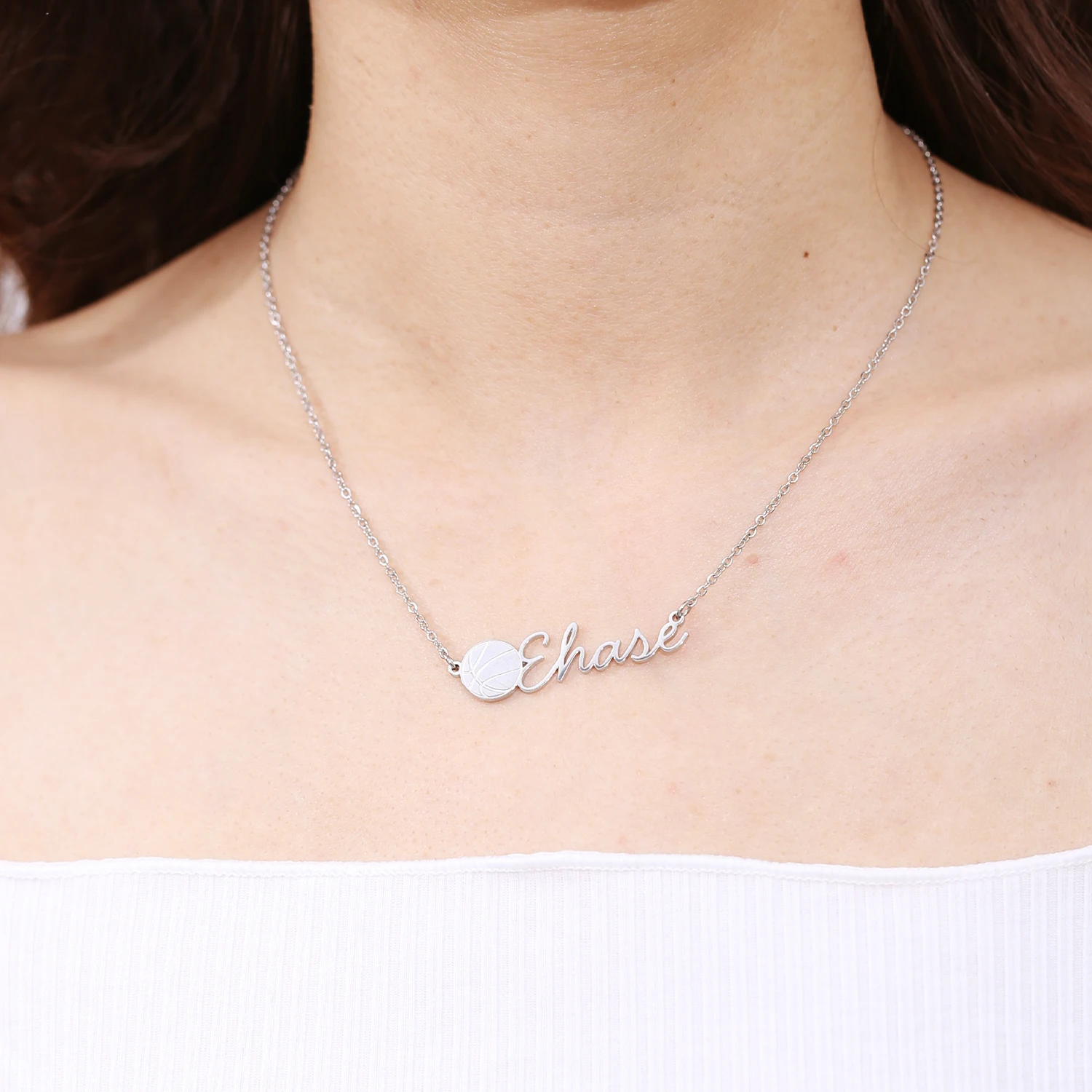 MYDIY ที่กําหนดเองบาสเกตบอลชื่อสร้อยคอสแตนเลสเครื่องประดับกันน้ําลึกแกะสลัก 18 พันทองส่วนบุคคลสําหรับชายของขวัญ