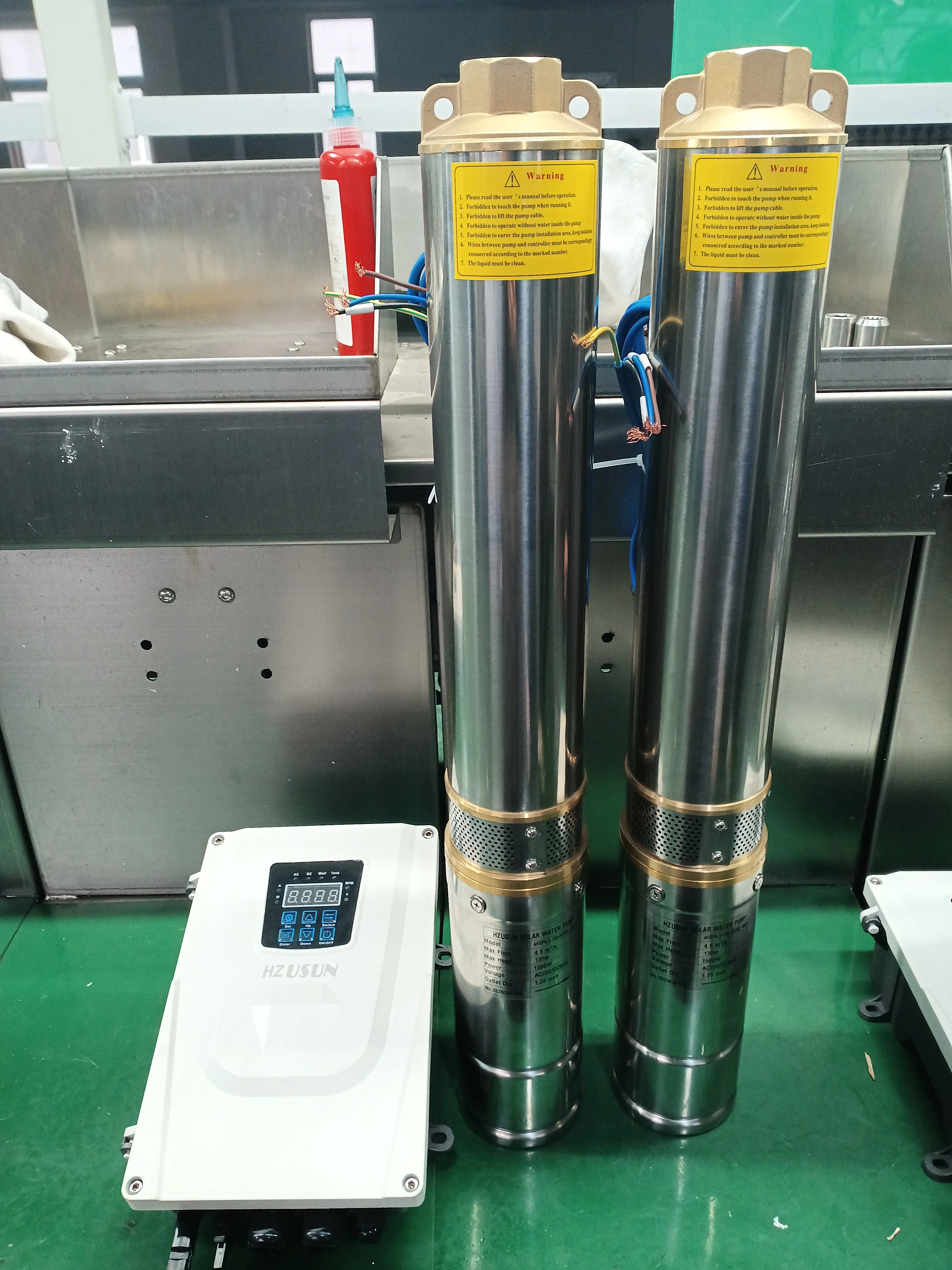 

3-дюймовый гибридный солнечный погружной водяной насос для глубоких скважин с контроллером MPPT DC AC Напорный насос на солнечной энергии для орошения