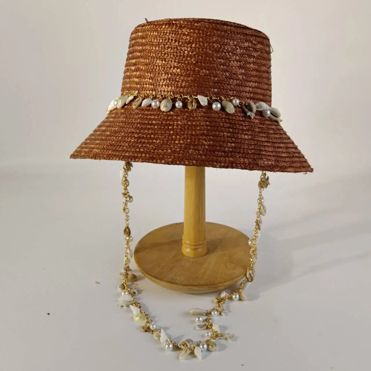Boho Shell Chain Straw Sun Hat Women UV Protection Bucket Hat with Chin Strap for Beach Vacation Photoshoot모자 햇빛 가리개