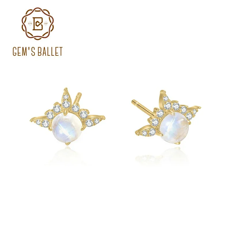 

GEM'S BALLET 0,59Cttw 5 мм круглые серьги-гвоздики с молочно-синим лунным камнем из стерлингового серебра 925 пробы с позолоченными серьгами в подарок для нее