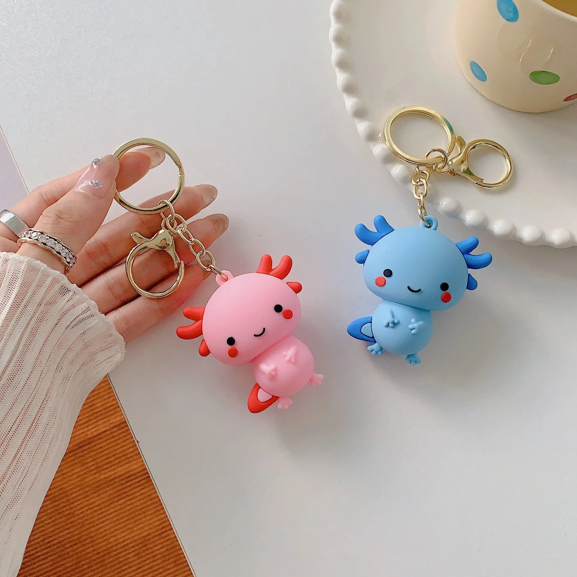 Śliczny brelok Axolotl dla mężczyzn kobiety imitacja ryby wisiorek z PVC uchwyt na klucze dla kobiet prezent urodzinowy dla przyjaciół — zdjęcie 2