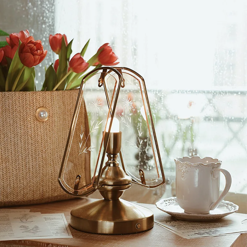 Lampu meja kuningan antik trendi Retro klasik suasana nostalgia lampu meja malam untuk dekorasi rumah kamar tidur atau ruang tamu