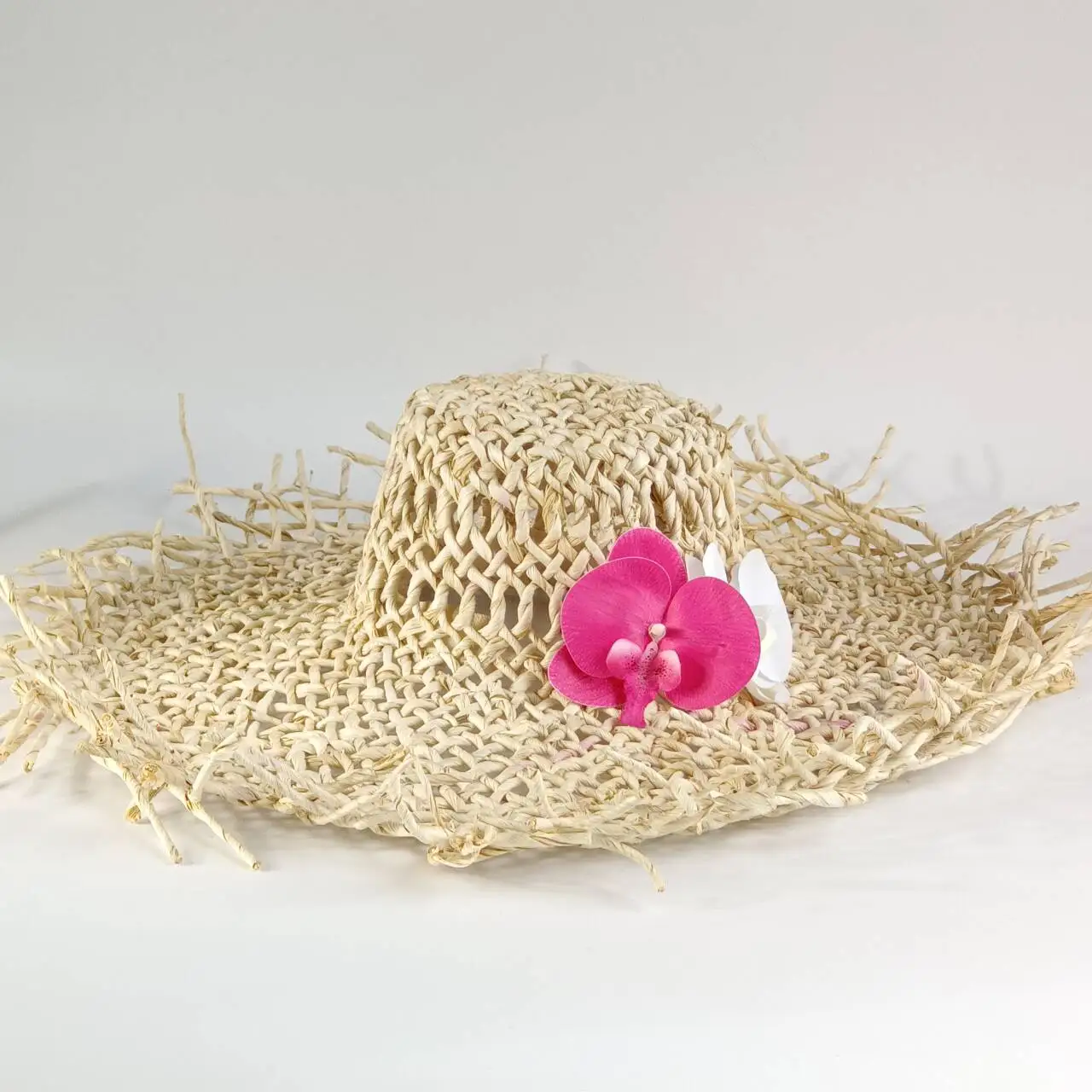

Women's summer hand-woven straw hat wide-brimmed corn husk sun hat with floral decorations perfect for beach trips and vacations