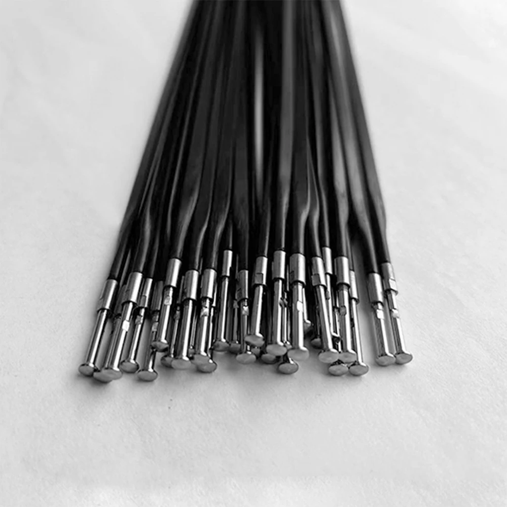 Fotografia 4: Raios de Fibra de Carbono Ultraligeiros e de Alta Resistência - Design Aerodinâmico, Compatíveis com Cubos Padrão, Aumentam a Velocidade