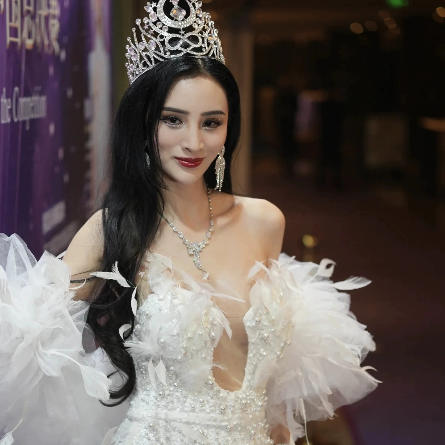 New Crystal Large Alloy Laurel Wreath Hair Crown Bride Exaggerated Luxury and Grand Baroque European Tiaras Headpiece Accessory