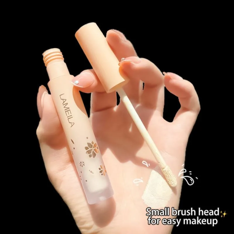 Long-wearing, waterproof, and sweat-resistant concealer that hides acne scars, dark circles, and blemishes while brightening