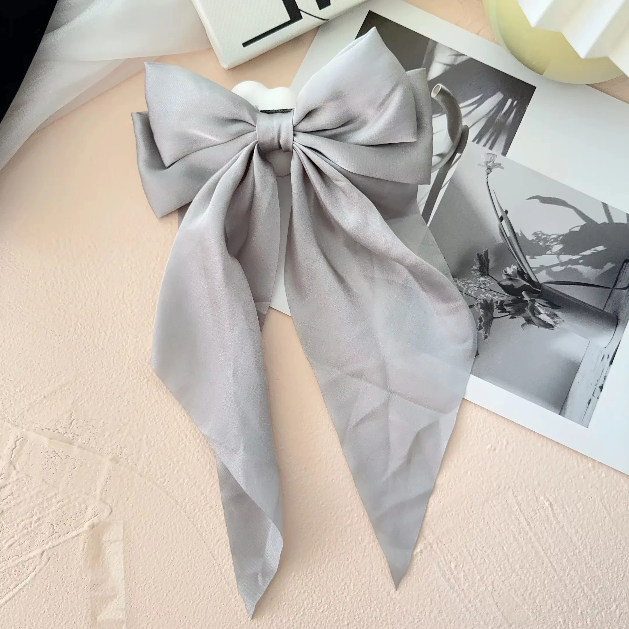 دبوس شعر طويل بقوس كبير متعدد الألوان يتدفق من الخلف ، إكسسوارات شعر أنيقة ، دبوس شعر بشريط براق