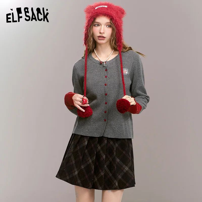 ELFSACK 2024 Winter New Arrivals Grey slim fit knitted sweater for women, base shirt with contrasting cuffs and PU apple patch