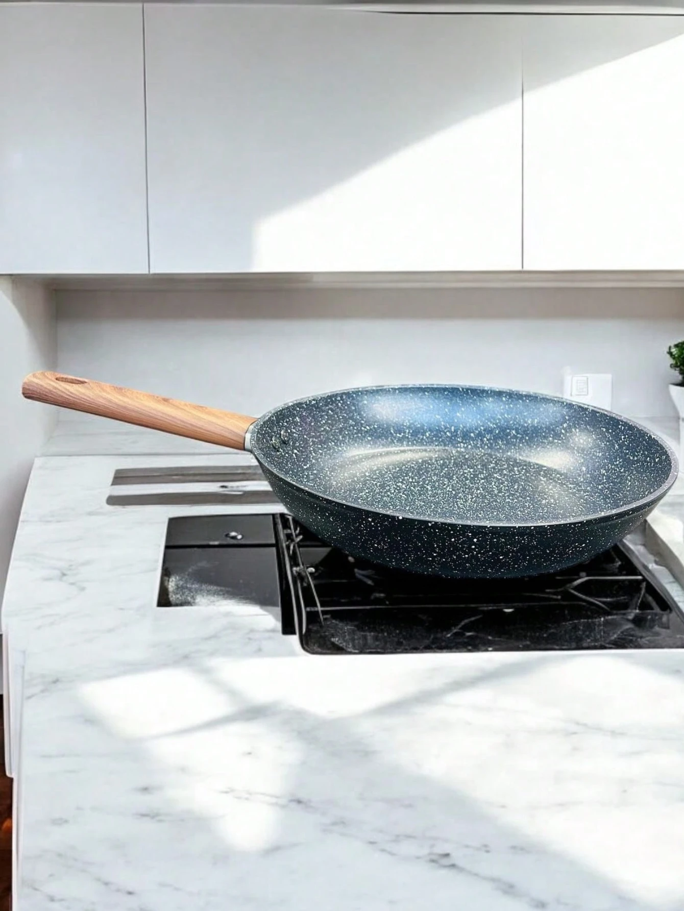 مقلاة تفلون غير لاصقة مقاس 26 سم بمقبض خشبي، لأي نوع من الحساء والطعام #4