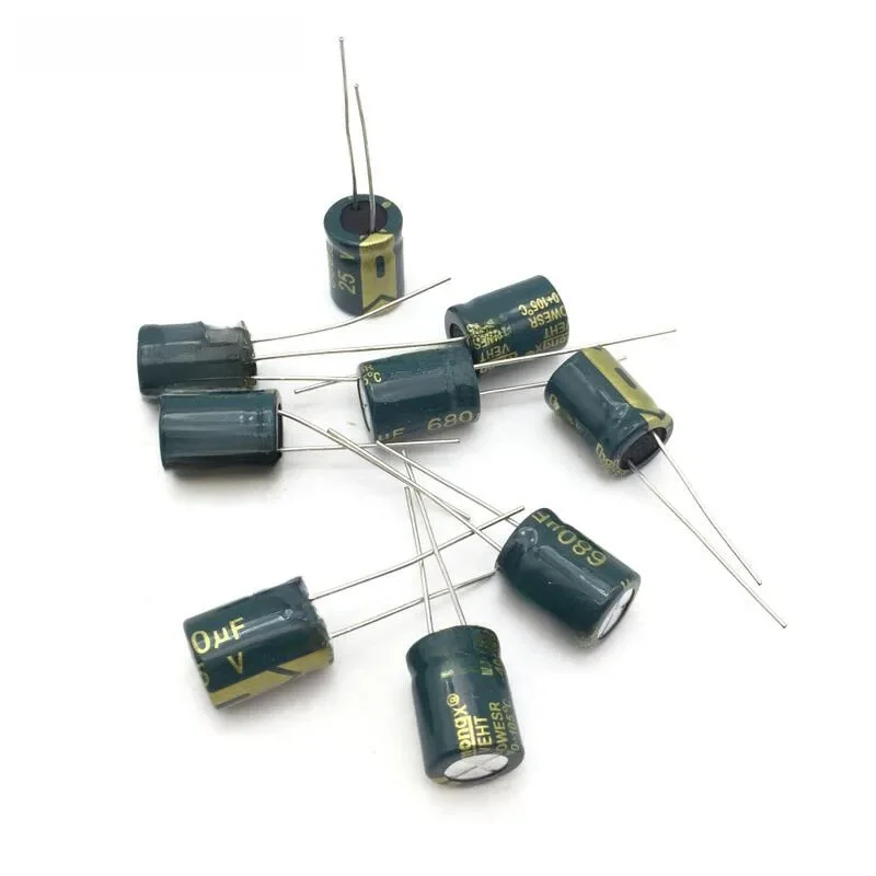 10 szt. Aluminiowy kondensator elektrolityczny 680 uF 25 V 10 * 13 mm frekuensi tinggi Radialny kondensator elektrolityczny — zdjęcie 2
