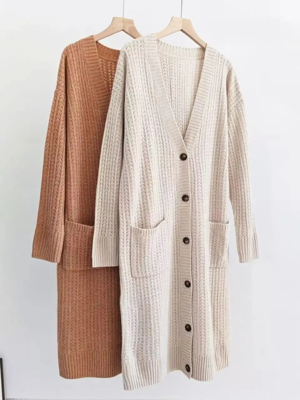 

Роскошный кашемировый кардиган средней длины с клетчатым узором, двойными карманами и свободным кроем