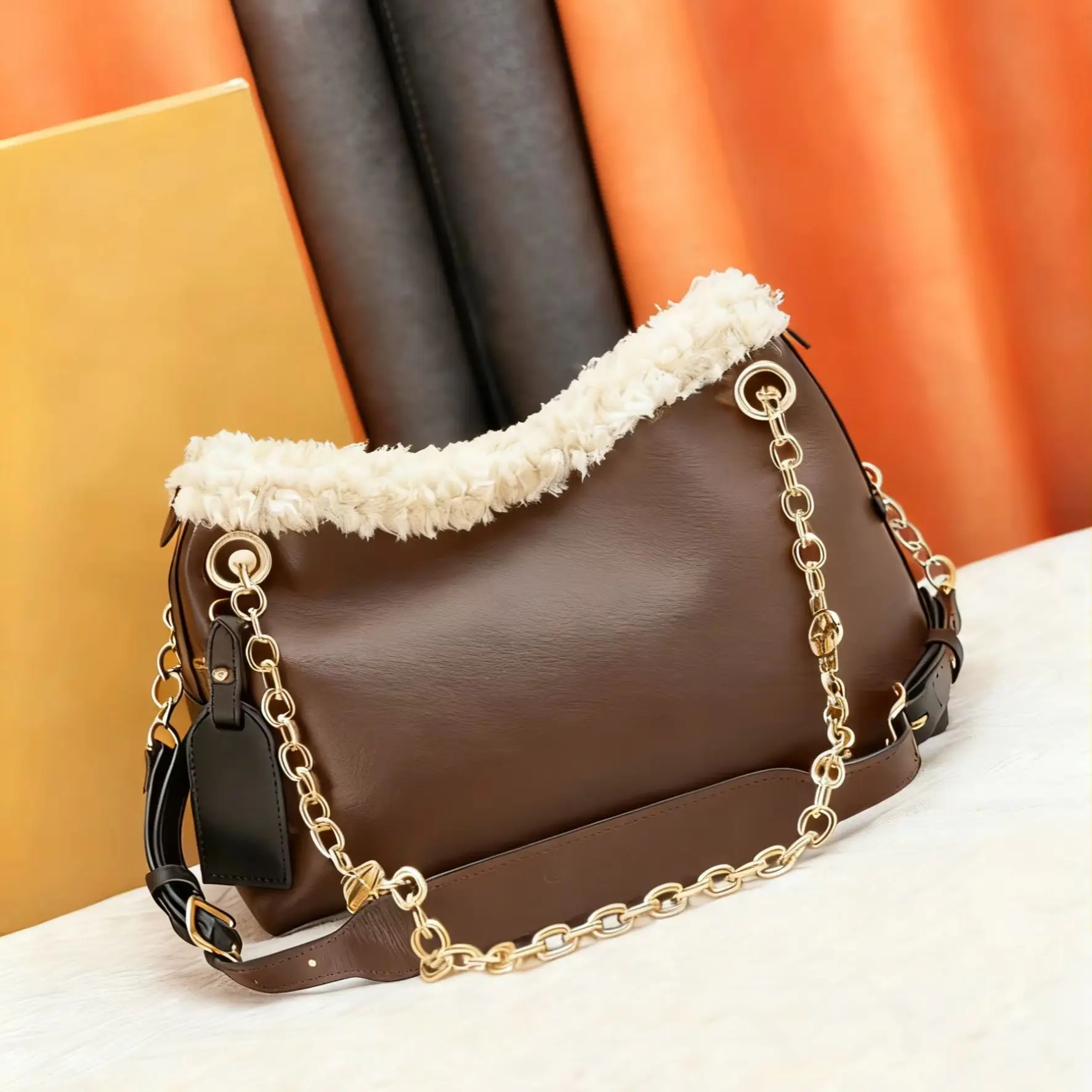 

2025 Winter Brown Handbag Canvas with Comfortable Woolen Leather Edging 17cm*10cm*26cm