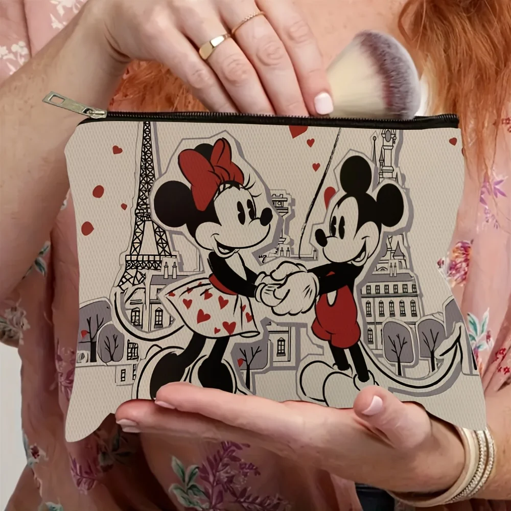 1 bolsa de maquillaje de viaje multifuncional con diseño retro romántico de Mickey y Minnie Mouse con temática de Disney, bolsa para guardar refrigerios, bolsa de aseo para el baño, bolsa de almacenamiento de papelería para estudiantes y profesores, bolsa con cremallera impresa de doble cara, perfecta para viajes y uso diario, regalo ideal para amigos.