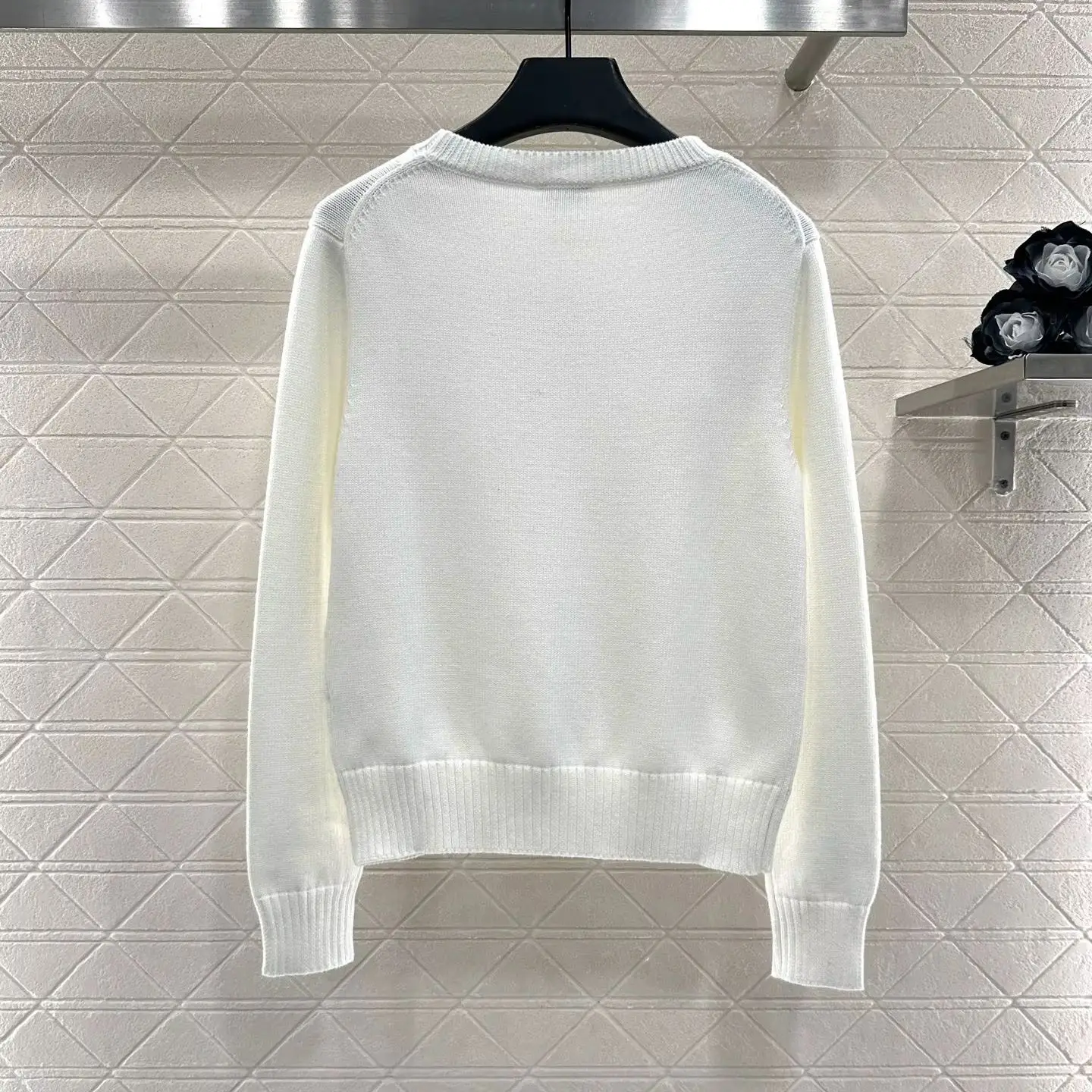 

2025 New Arrival Round Neck Hollow Bow Knitted Long Sleeve Wool Yarn Knitted Pullover Sweater